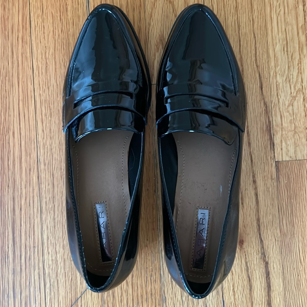 Tahari  new black patent loafers, size 6.
